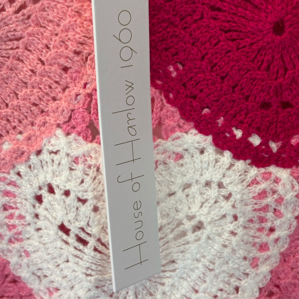 NWT House of Harlow 1960 Pink and White Heart Shrug Poncho Sweater - Picture 6 of 7